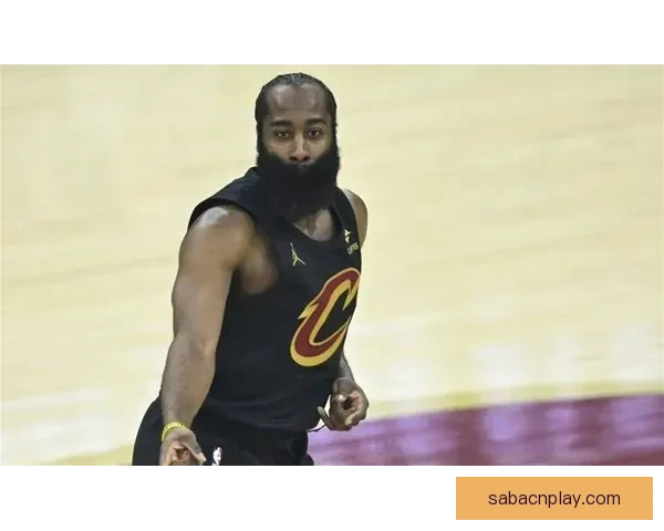 哈登关键时刻挺身而出率队六人得分上双锁定胜利